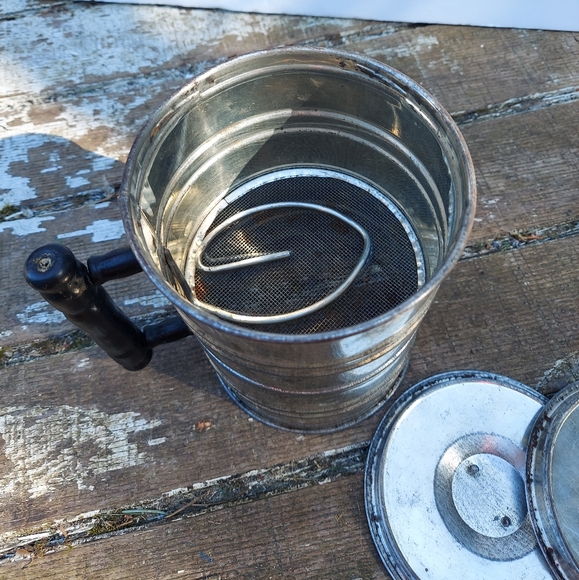 Vintage Kitchen Bromwells Rare Flour Shake Sifter With Lids Euc